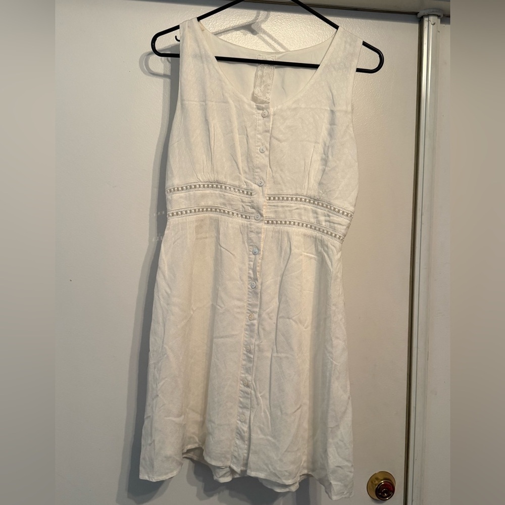 Sadie and Sage White Lace Trim dress